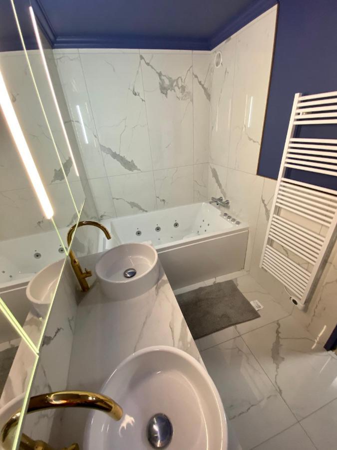 Luxury Paris La Vie En Rose Jacuzzi Terrasse Parking 아파트 외부 사진